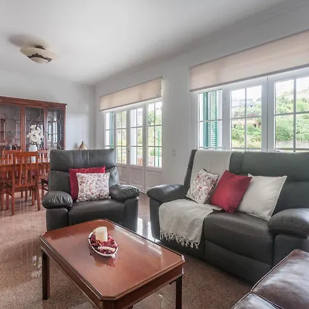 Jango Paradise Nyaraló *